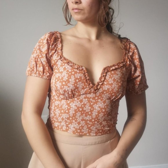 ✨Vintage Peasant Top✨ - Picture 1 of 4